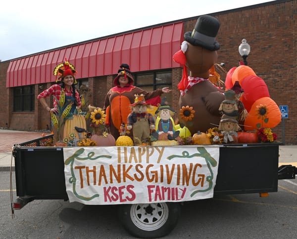 KSES holds third annual ‘Balloons Over KSES’ parade to kick off Thanksgiving break